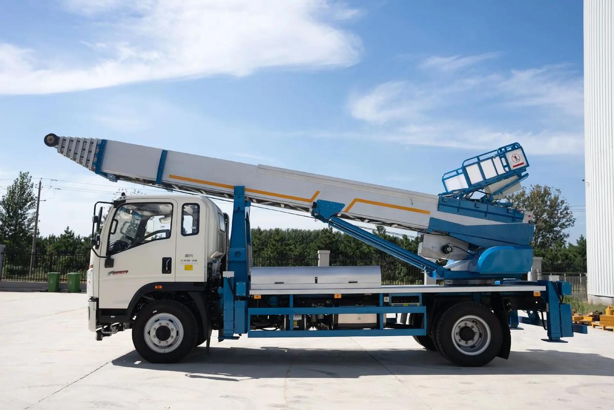 万载县云梯上料车租赁费用